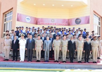 الأكاديمية العسكرية تحتفل بتخريج الدورة التدريبية الثانية لطلبة مركز التدريب المهنى لقناة السويس