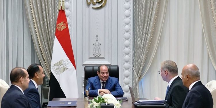 الرئيس السيسي يتابع الموقف التنفيذي لإنتاج الزيت الخام والغاز الطبيعي بمُختلف مناطق البحث والاستكشاف
