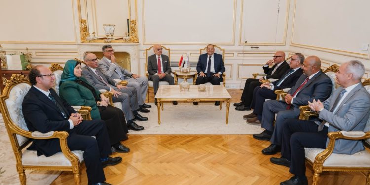 المصرية للاتصالات وجامعة عين شمس المصرية للاتصالات وجامعة عين شمس توقعان بروتوكول تعاون لتشغيل حل “WE SmartED” المدعوم بـ “منصة Digital SmartED”