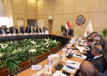 وزير النقل يدشن 10 ميني باصات لربط حدائق العاصمة وزهرة العاصمة بالقطار الكهربائي الخفيف