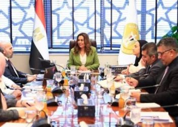 وزيرة التنمية المحلية تتابع تنفيذ مشروع استعادة وزراعة أشجار المانجروف على سواحل البحر الأحمر