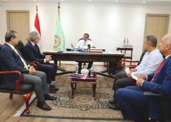 وزير الزراعة يستعرض مع المستشار الزراعي الهولندي فرص الاستثمار وتطوير التعاونيات