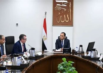 رئيس الوزراء يتابع مع وزير التخطيط عددا من ملفات العمل
