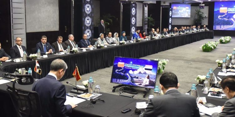 «الاستثمار» تبحث تحديات 10 شركات صينية في مصر وتؤكد دعم التوسع وجذب المزيد من الاستثمارات