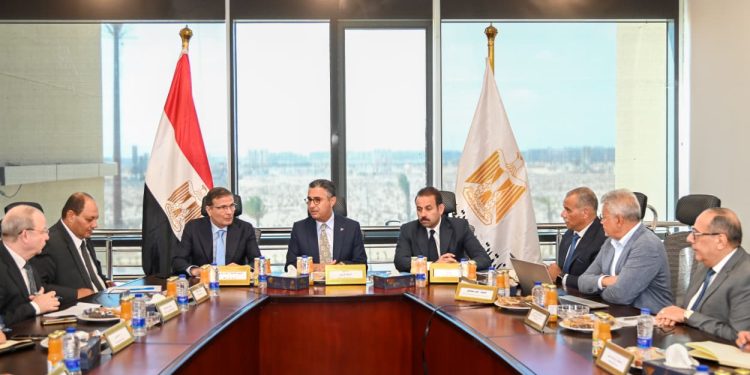 وزيرا التموين والزراعة ومدير «مستقبل مصر» يبحثون استكمال تأسيس شركة مشروع «كاري أون»