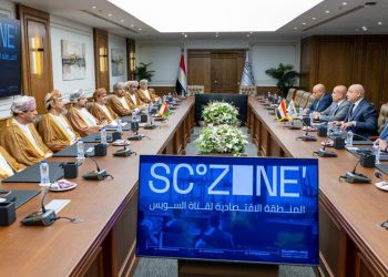 رئيس اقتصادية قناة السويس يبحث مع وفد عُماني رفيع المستوى تعزيز الشراكة والتكامل الصناعي واللوجستي