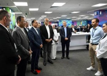 رئيس الوزراء يزور مقر شركة ساذرلاند الأمريكية الرائدة في مجال خدمات العمليات التجارية