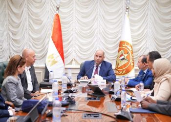 وزير العمل يتابع إطلاق نظام رقمي موحد لتصاريح عمل الأجانب.. خدمة إلكترونية متميزة للمستثمرين