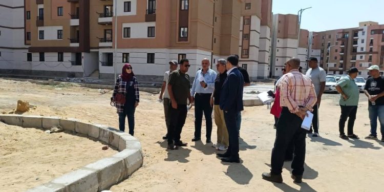 وزيرة الإسكان تتابع موقف تنفيذ المشروعات السكنية والخدمية بمدينتي 15 مايو والعبور ومحافظة بورسعيد