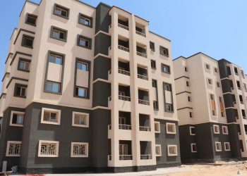 الإسكان تتابع سير العمل بالمشروعات السكنية في العبور الجديدة والسادات والسويس الجديدة