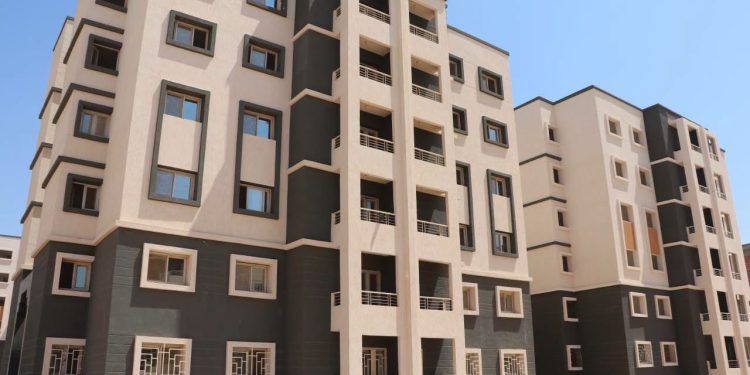 الإسكان تتابع سير العمل بالمشروعات السكنية في العبور الجديدة والسادات والسويس الجديدة
