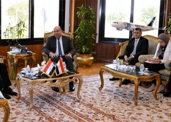 وزير الطيران يلتقي سفير العراق بالقاهرة لبحث آفاق التعاون وتبادل الخبرات في مجال الطيران المدني