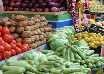 سعر الخضار والفاكهة اليوم الجمعة في الأسواق