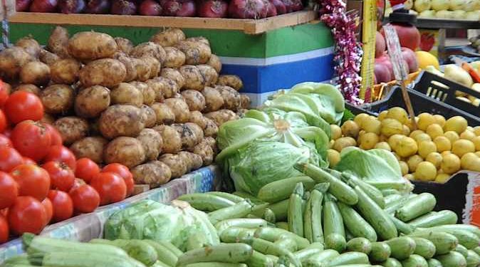 سعر الخضار والفاكهة اليوم الجمعة في الأسواق