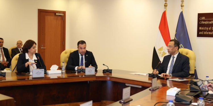 وزير الاتصالات: لن نسمح بمخالفة قواعد تسجيل وتفعيل خطوط المحمول