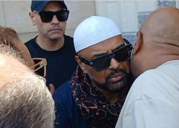 حجازى متقال يتلقى عزاء والدته من مسجد الحجاز اليوم