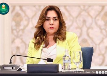 وزيرة التنمية المحلية والبيئة تتابع حملات التفتيش بأحياء الهرم وبولاق الدكرور لرصد المخالفات وتحسين الخدمات