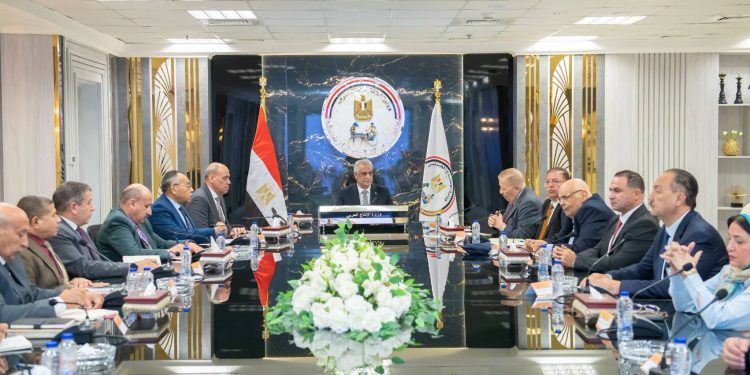 وزير الإنتاج الحربي: إمكانيات تصنيعية وتكنولوجية متطورة لدعم الاقتصاد الوطني