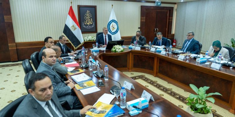 وزير البترول: تطوير معامل تكرير السويس وزيادة ضخ الخام أولوية لتعظيم الاستفادة من كل برميل