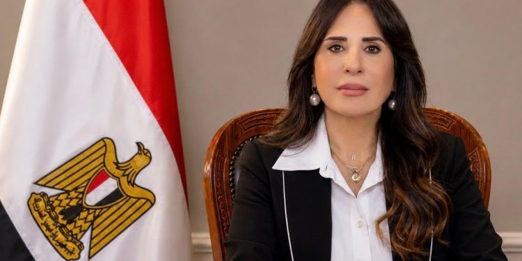 وزيرة الإسكان تتابع موقف تنفيذ عدد من المشروعات وملفات العمل بمدينتي السادات وسفنكس الجديدة