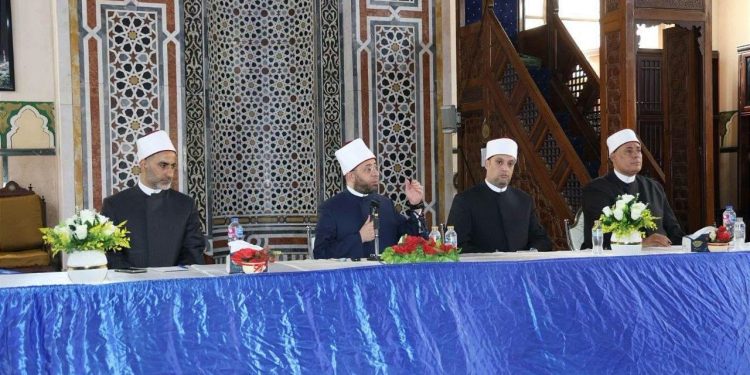 وزير الأوقاف يعقد اجتماعًا مع أئمة أوقاف الجيزة لبحث تطوير العمل الدعوي والارتقاء بالأداء