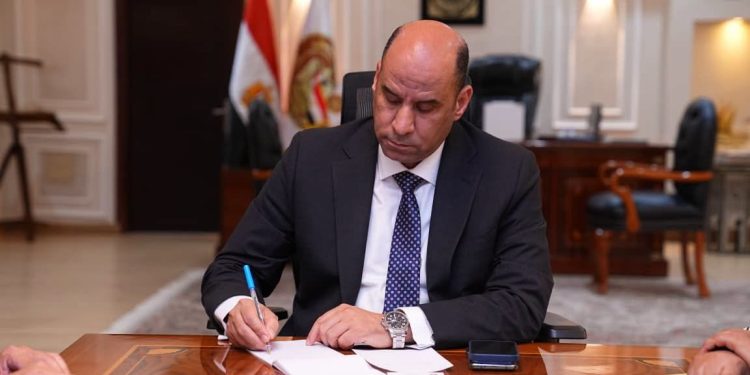 وزير العمل يعلن بدء صرف منحة المولد النبوي الشريف للعمالة غير المنتظمة