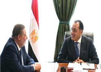 رئيس الوزراء ومحافظ البنك المركزي