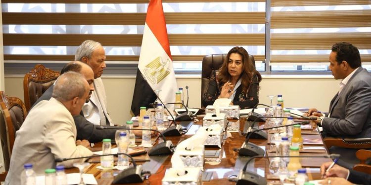التنمية المحلية تنسق مع نواب البرلمان لدفع تنفيذ المشروعات الخدمية