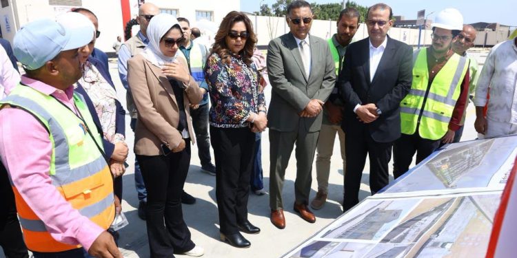 وزيرة التنمية المحلية ومحافظ القليوبية يفتتحان وحدة احتجاز المضبوطات ومركبات التكهين بالخانكة