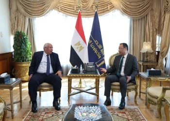 وزير الاتصالات يبحث مع محافظ مطروح الموقف التنفيذي لمشروعات الاتصالات وتكنولوجيا المعلومات بالمحافظة