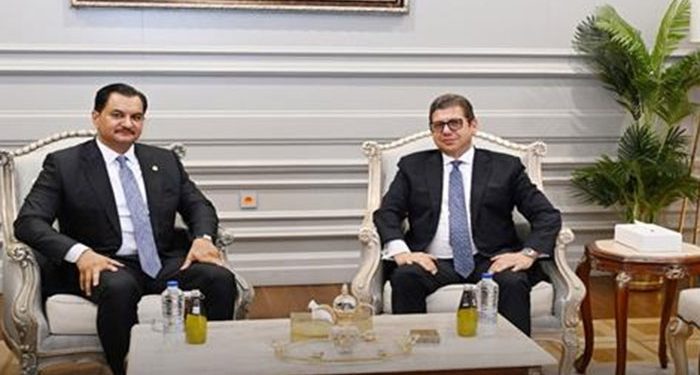 الوزير حسن رشاد رئيس المخابرات العامة يلتقى الفريق أول صدام حفتر بمدينة العلمين