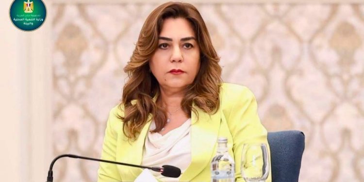 وزيرة التنمية تتابع جهود جهاز شئون البيئة لاحتواء البقعة الزيتية برأس بدران بجنوب سيناء
