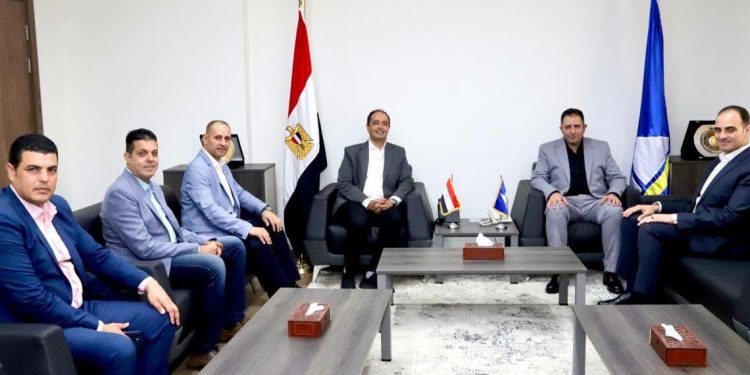 محافظ دمياط ومدير صندوق مكافحة الإدمان يبحثان توسيع برامج التوعية والوقاية