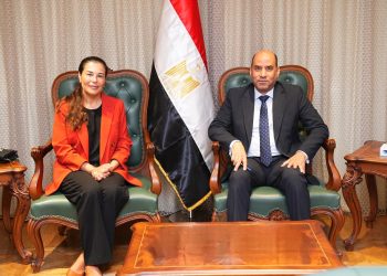 وزارة العمل والنساجون الشرقيون تعززان الشراكة بإتاحة 1100 فرصة عمل جديدة للشباب