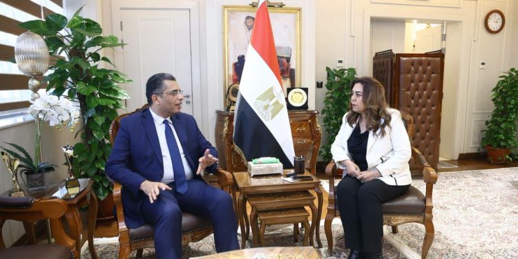 وزيرة التنمية المحلية والبيئة تتابع منظومة المخلفات والمشروعات التنموية والاستثمارية بالبحر الأحم