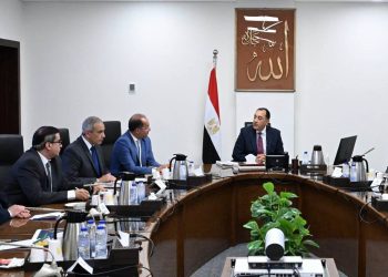 رئيس الوزراء يتابع الجهود المبذولة لتطوير آلية الدعم النقدي السلعي