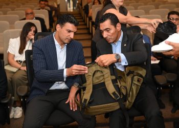 وزيرا الصناعة والشباب يتفقدان مصنع شركة مينترا لإنتاج الأحذية والحقائب الرياضية في المنطقة الحرة بمدينة نصر
