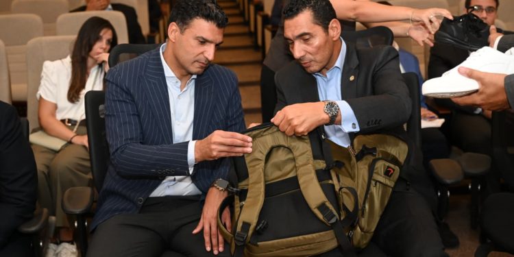 وزيرا الصناعة والشباب يتفقدان مصنع شركة مينترا لإنتاج الأحذية والحقائب الرياضية في المنطقة الحرة بمدينة نصر