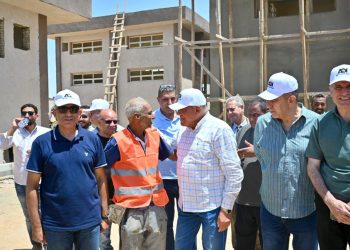 رئيس الهيئة العربية للتصنيع يتفقد ميدانيًا معدلات تنفيذ مشروعات المبادرة الرئاسية “حياة كريمة 1” بقرى محافظة أسوان