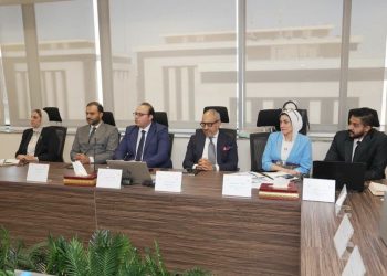 رئيس هيئة الرعاية الصحية يعقد اجتماعًا موسعًا لتعزيز ملف السياحة الصحية والعلاجية