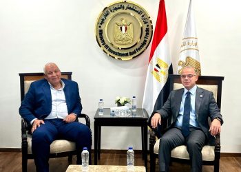 وزير الاستثمار ومحافظ مطروح يبحثان آليات توظيف أنظمة الاستثمار لدعم التنمية بالمحافظة
