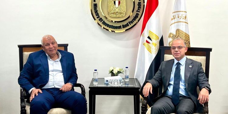 وزير الاستثمار ومحافظ مطروح يبحثان آليات توظيف أنظمة الاستثمار لدعم التنمية بالمحافظة