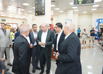 وزير الطيران: تنشيط الحركة الجوية إلى مطار مرسى مطروح يدعم جهود التنمية السياحية