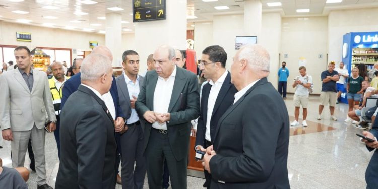 وزير الطيران: تنشيط الحركة الجوية إلى مطار مرسى مطروح يدعم جهود التنمية السياحية