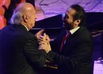 علي الحجار يكرّم عمر خيرت في تاسع حفلات 100 سنة غنا على مسرح الأوبرا