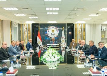 وزير الدولة للإنتاج الحربي يتابع الموقف التنفيذي لمشروعات “حياة كريمة” مع رؤساء الشركات المنفذة