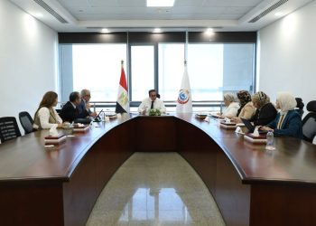 وزير الصحة يبحث التوسع في جراحات استبدال المفاصل باستخدام تقنية الروبوت
