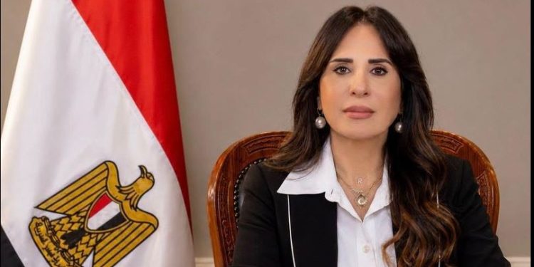 وزيرة الإسكان تصدر قرارات بإزالة مخالفات بناء بقطع أراضٍ بالساحل الشمالي الغربي