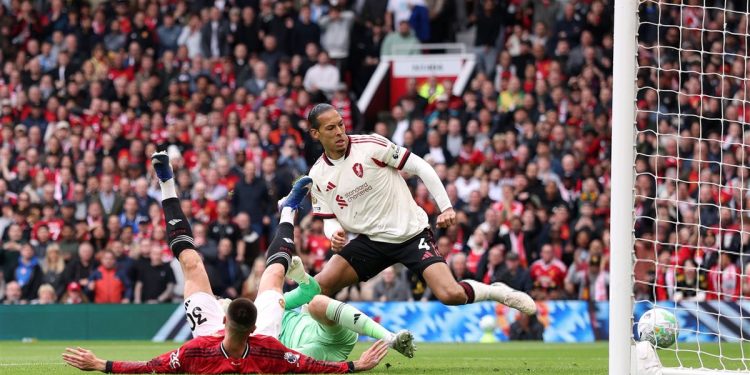 ليفربول ومانشستر يونايتد الأكثر تتويجًا بين الأندية الإنجليزية