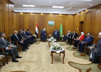 في عيدها القومي رقم ١٥٨: محافظ القليوبية يستقبل وزير الأوقاف ويهديه درع المحافظة